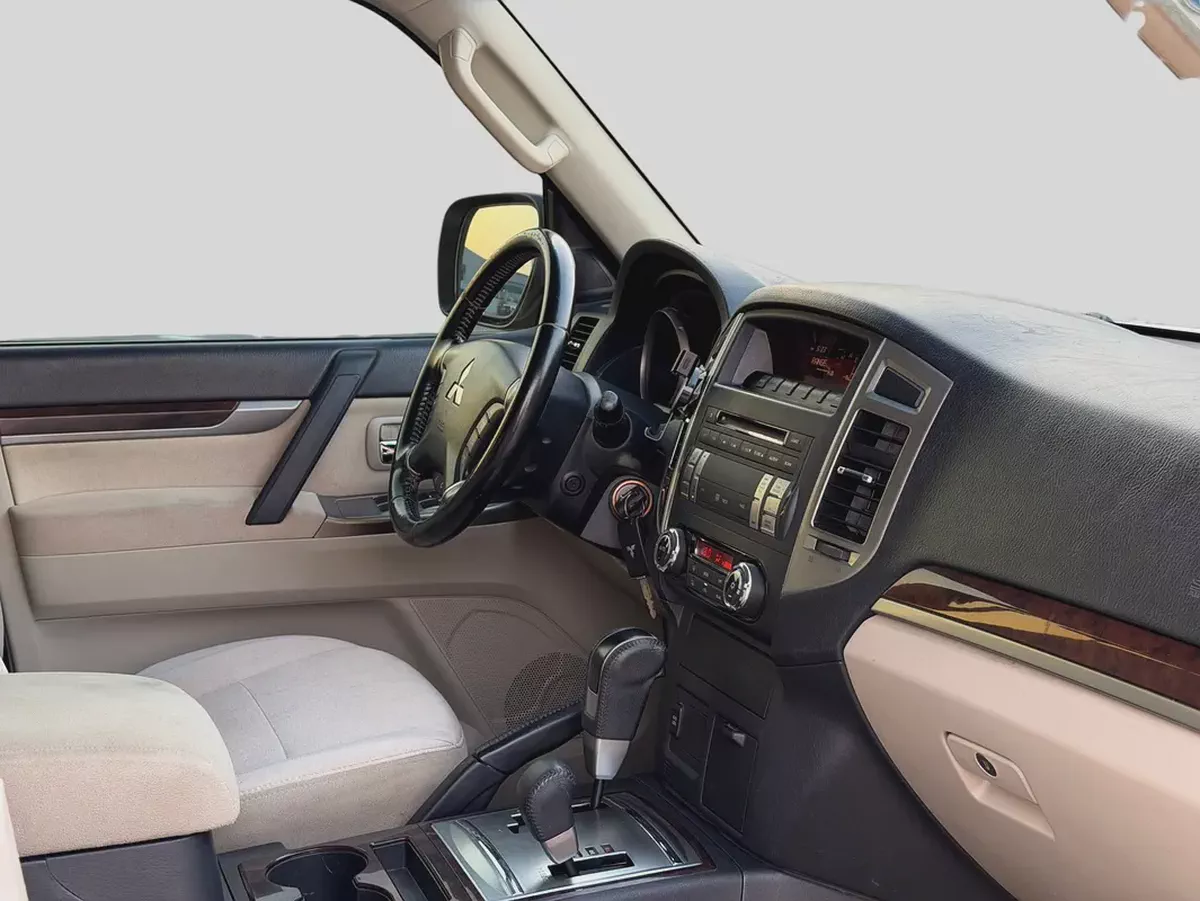 MITSUBISHI PAJERO GLS V6 | 7-SEATER 4WD SUV | GCC | 2016-9-9