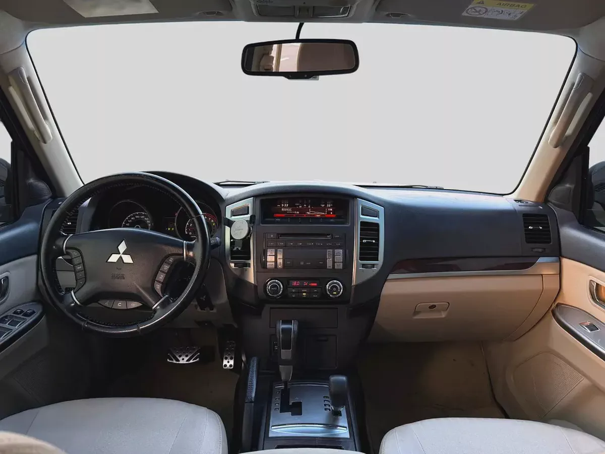 MITSUBISHI PAJERO GLS V6 | 7-SEATER 4WD SUV | GCC | 2016-11-11