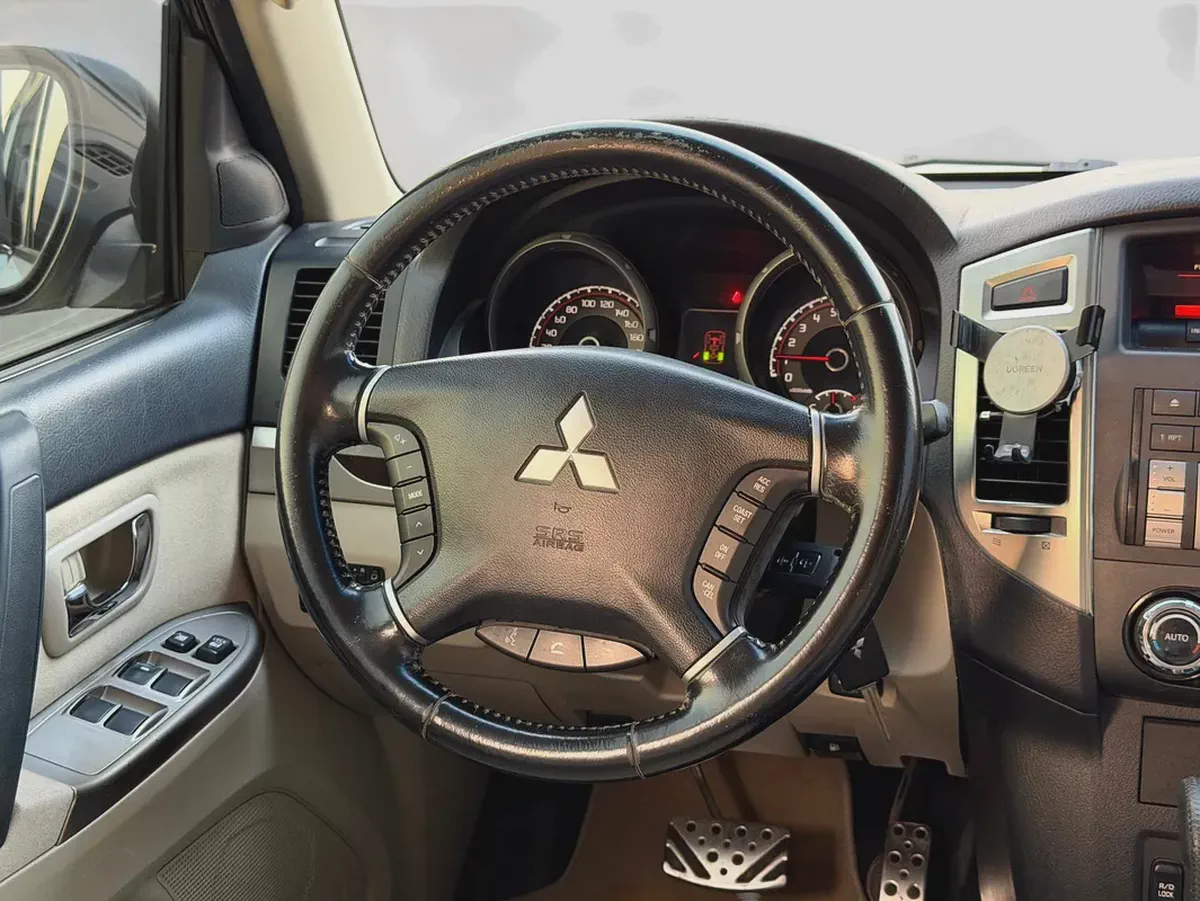 MITSUBISHI PAJERO GLS V6 | 7-SEATER 4WD SUV | GCC | 2016-12-12