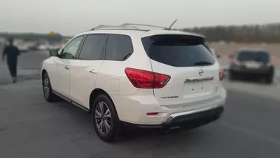 Nissan Pathfinder SV 2017 GCC Specs - Family SUV in Excellent Condition-9