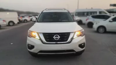 Nissan Pathfinder SV 2017 GCC Specs - Family SUV in Excellent Condition-3