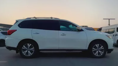 Nissan Pathfinder SV 2017 GCC Specs - Family SUV in Excellent Condition-4
