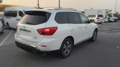 Nissan Pathfinder SV 2017 GCC Specs - Family SUV in Excellent Condition-6