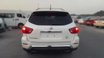 Nissan Pathfinder SV 2017 GCC Specs - Family SUV in Excellent Condition-8