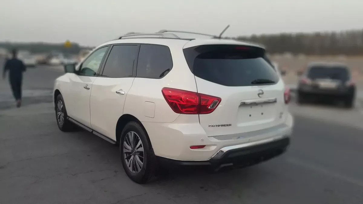 Nissan Pathfinder SV 2017 GCC Specs - Family SUV in Excellent Condition-9-9