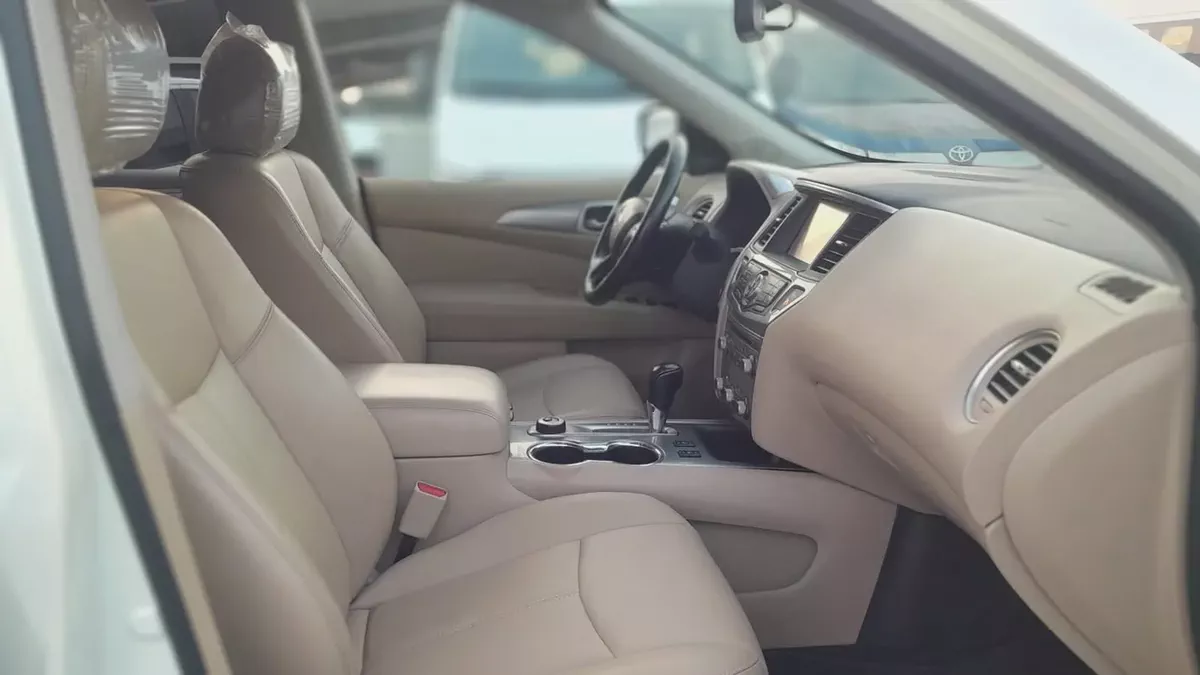 Nissan Pathfinder SV 2017 GCC Specs - Family SUV in Excellent Condition-11-11