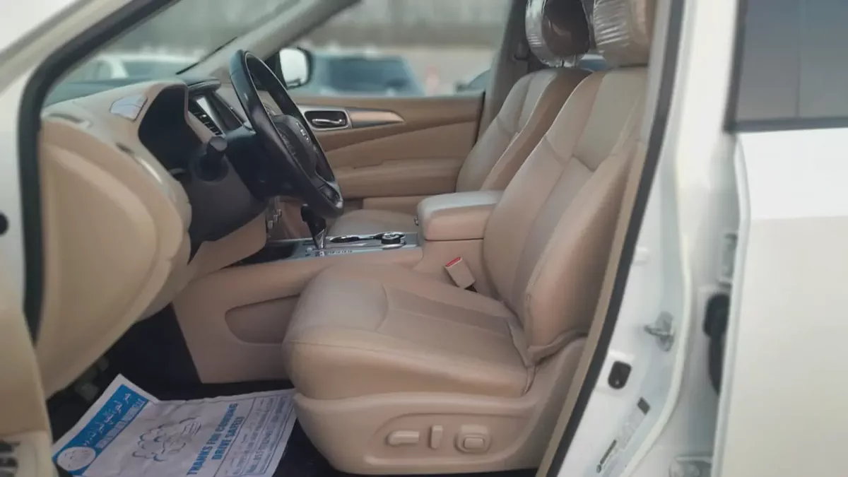 Nissan Pathfinder SV 2017 GCC Specs - Family SUV in Excellent Condition-14-14