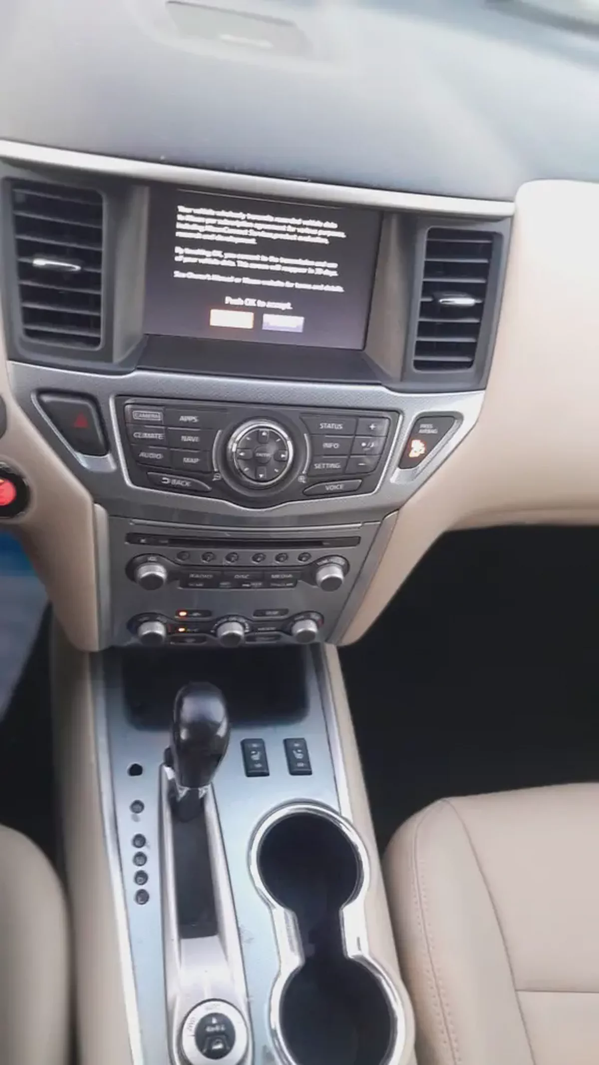 Nissan Pathfinder SV 2017 GCC Specs - Family SUV in Excellent Condition-16-16