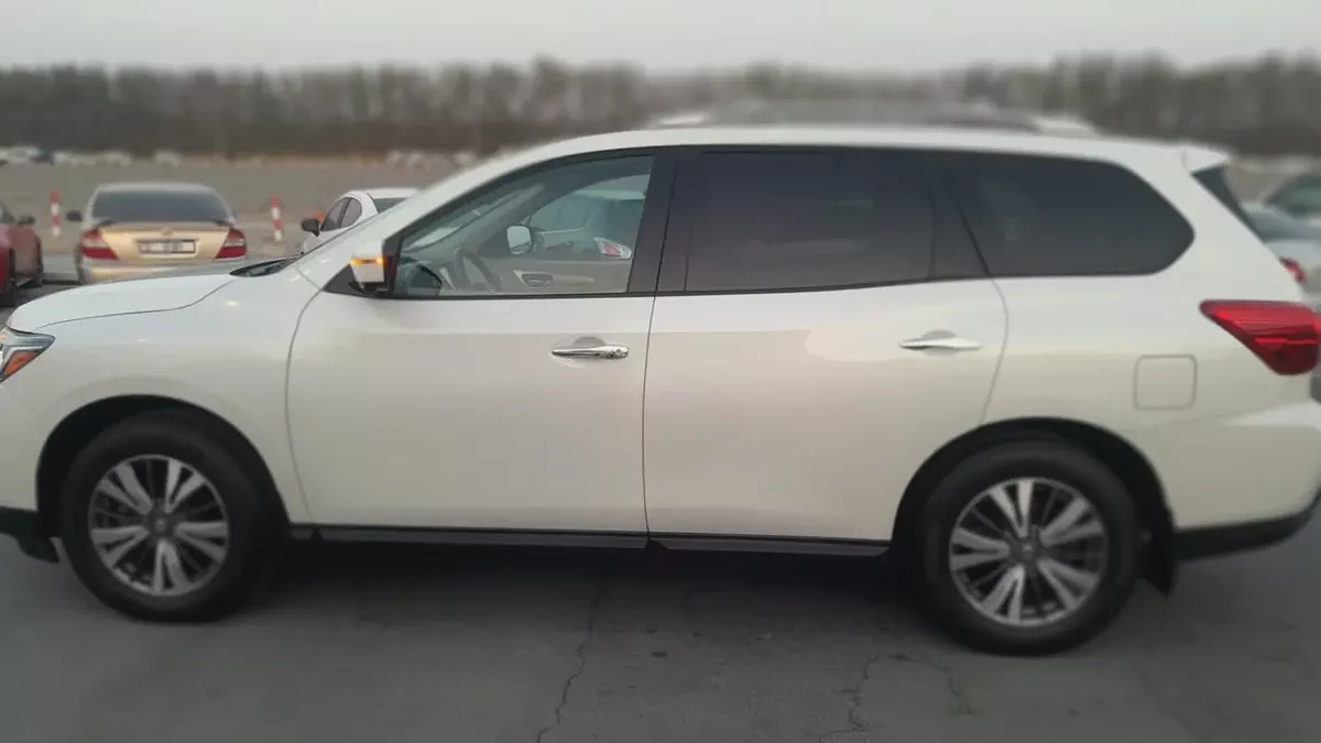 Nissan Pathfinder SV 2017 GCC Specs - Family SUV in Excellent Condition