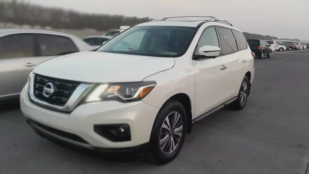 Nissan Pathfinder SV 2017 GCC Specs - Family SUV in Excellent Condition-2-2