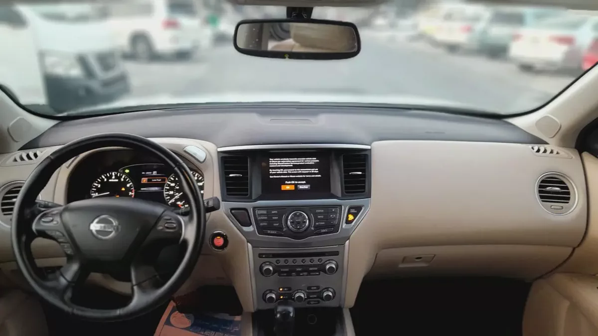 Nissan Pathfinder SV 2017 GCC Specs - Family SUV in Excellent Condition-7-7