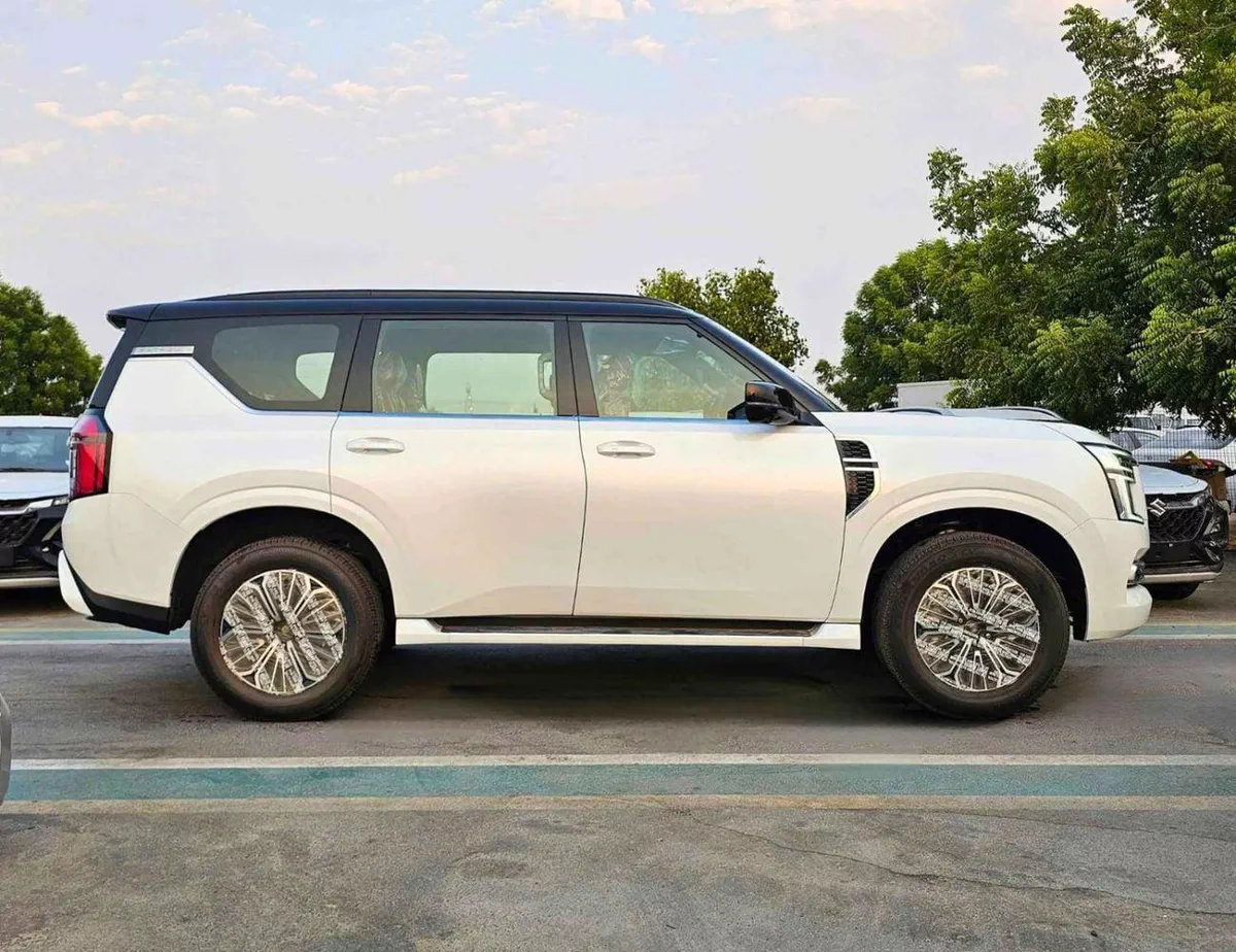Nissan Patrol LE PLATINUM TURBO DUAL TONE || 3.5 V6 PETROL / FULL OPTION WITH RR ENTERTAINMENT SCREEN-2-0