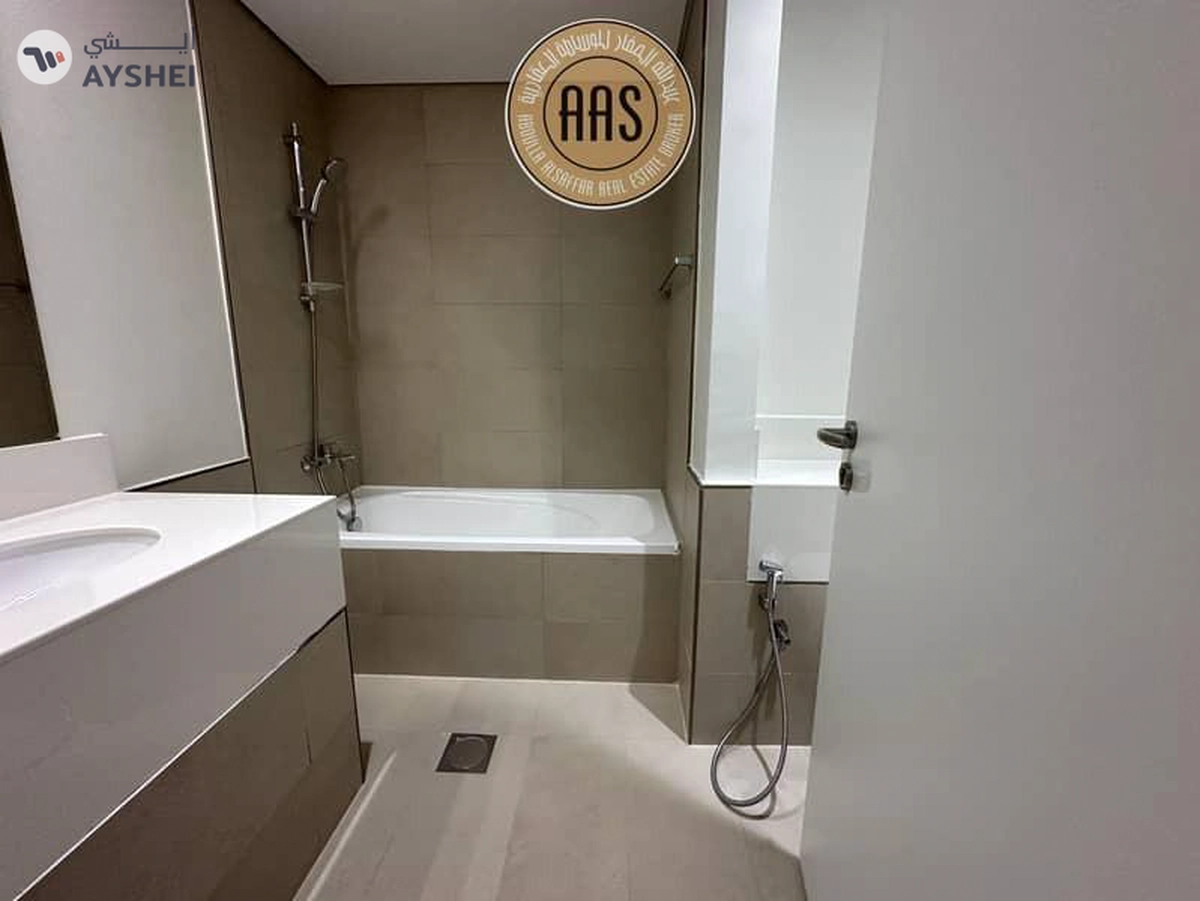 Luxurious 3bhk flat||Multiple Cheques ||Near Metro Station-14-14