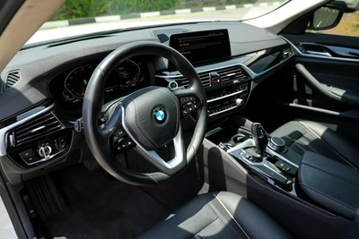 BMW 520i 2020 - Korean Specs - Excellent Condition-17