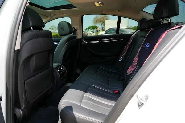 BMW 520i 2020 - Korean Specs - Excellent Condition