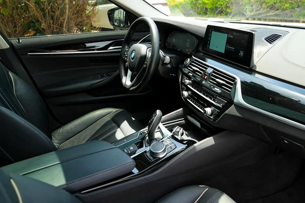 BMW 520i 2020 - Korean Specs - Excellent Condition