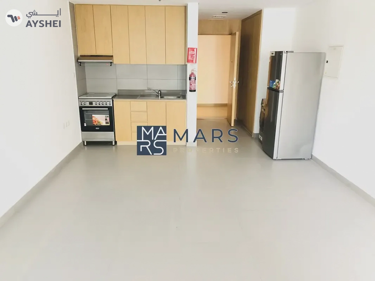 Private balcony | Kitchen Appliances | Community view |-5-5