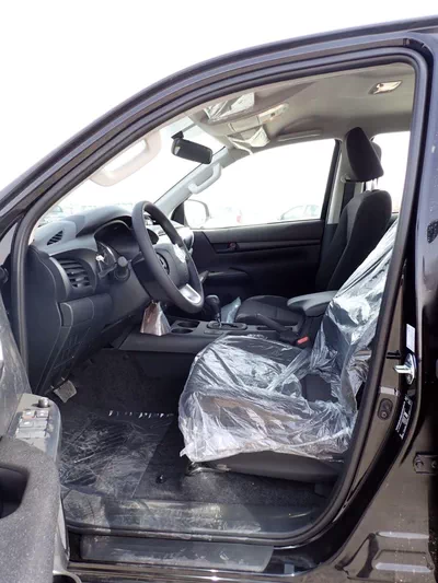 Toyota Hilux GLX-12
