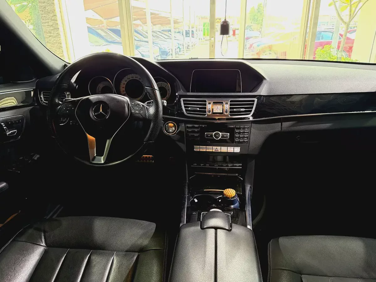 Only 83K KM !! - Hybrid - E 400 - Full Option - Amazing Condition-10-10