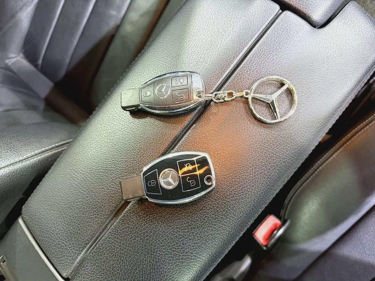 Only 83K KM !! - Hybrid - E 400 - Full Option - Amazing Condition-11-11
