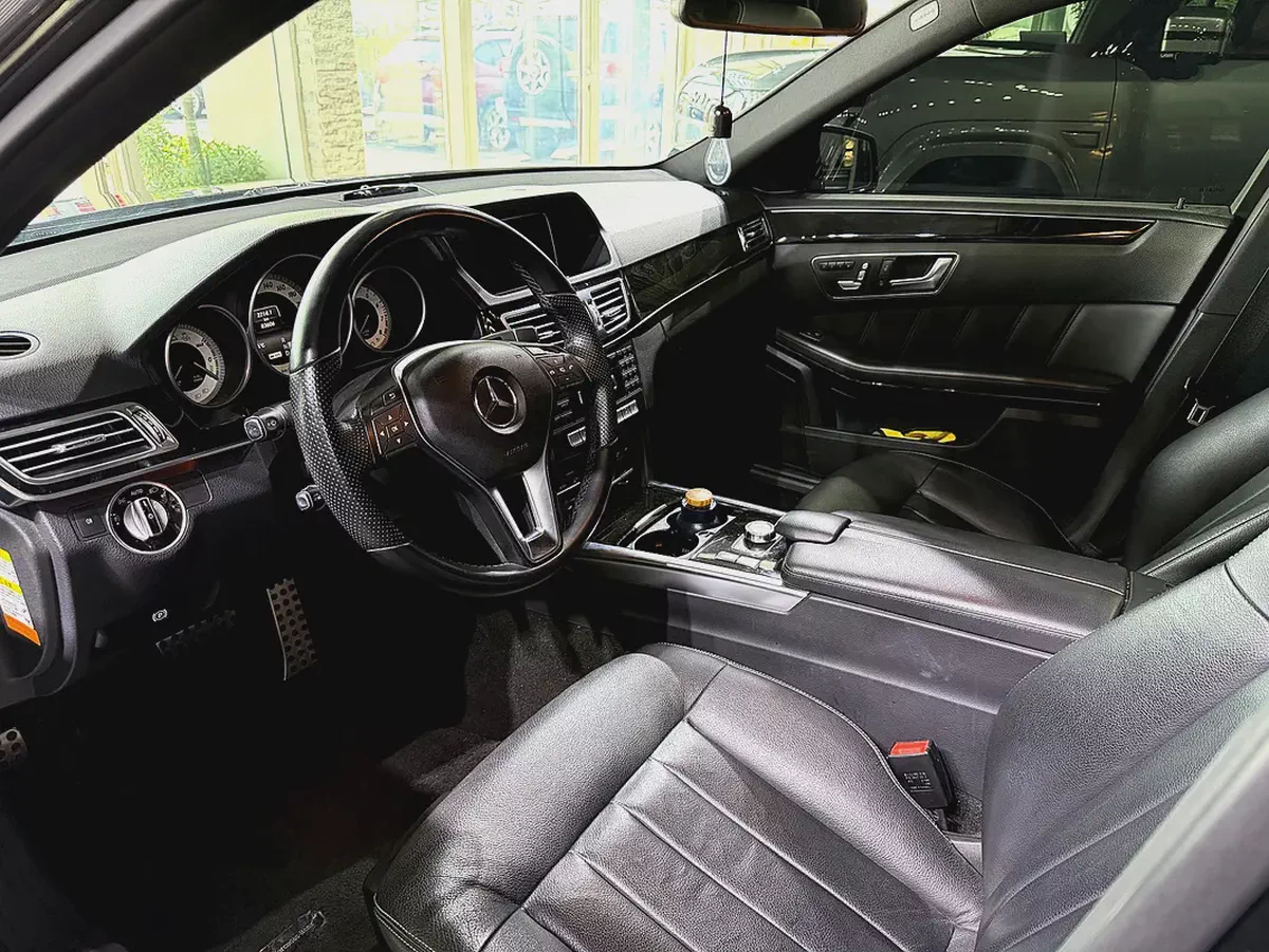 Only 83K KM !! - Hybrid - E 400 - Full Option - Amazing Condition-6-6