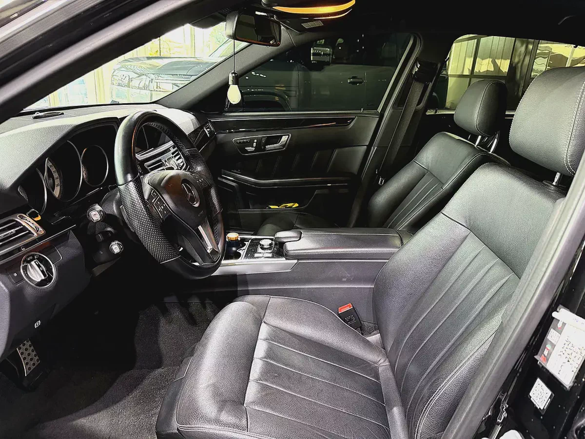Only 83K KM !! - Hybrid - E 400 - Full Option - Amazing Condition-7-7