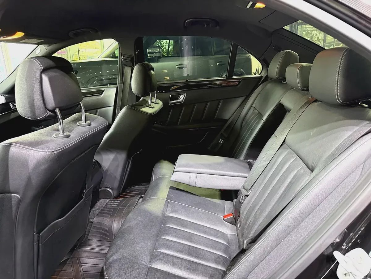 Only 83K KM !! - Hybrid - E 400 - Full Option - Amazing Condition-8-8