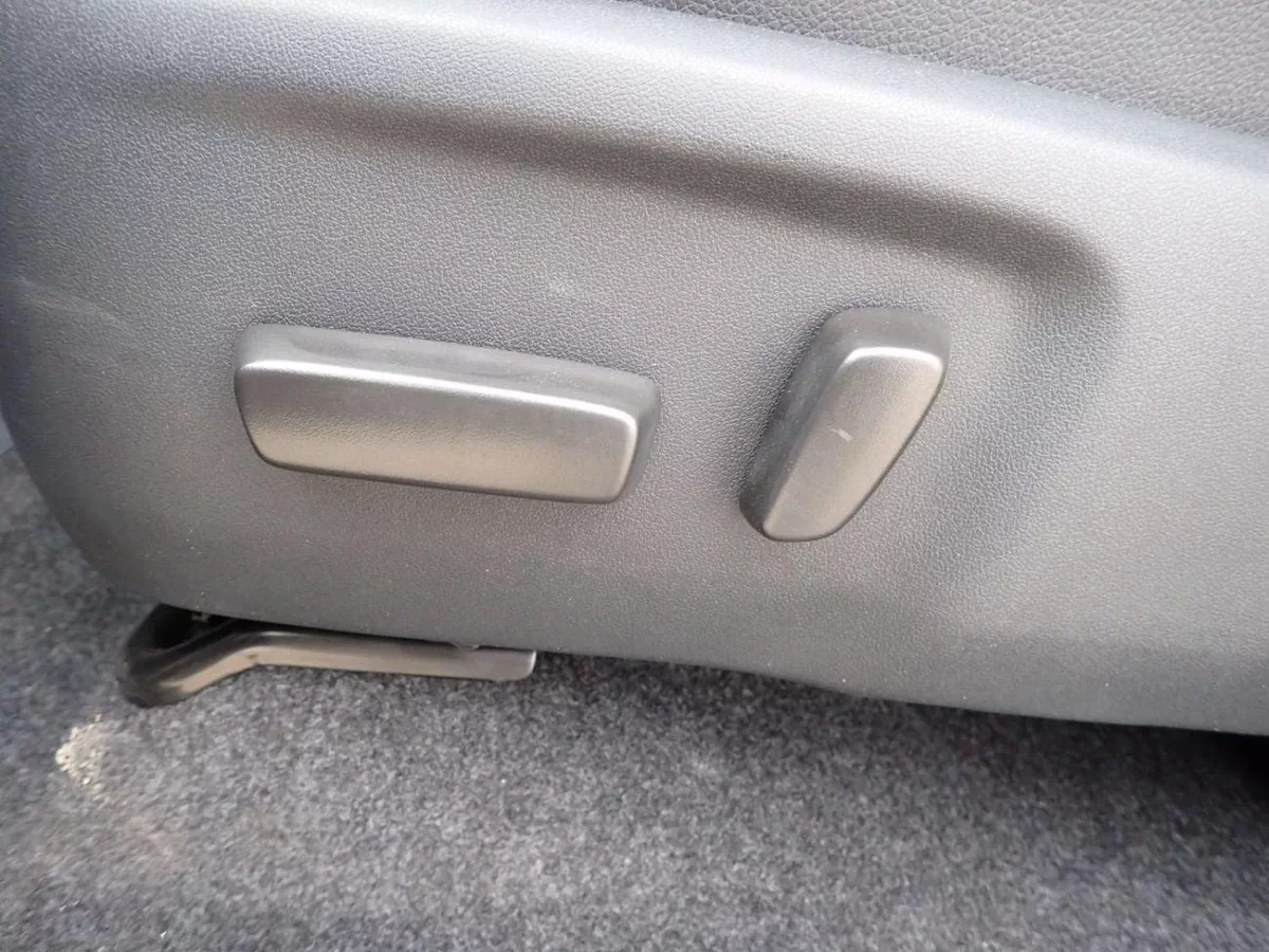 Toyota Hilux ADVENTURE-11-0