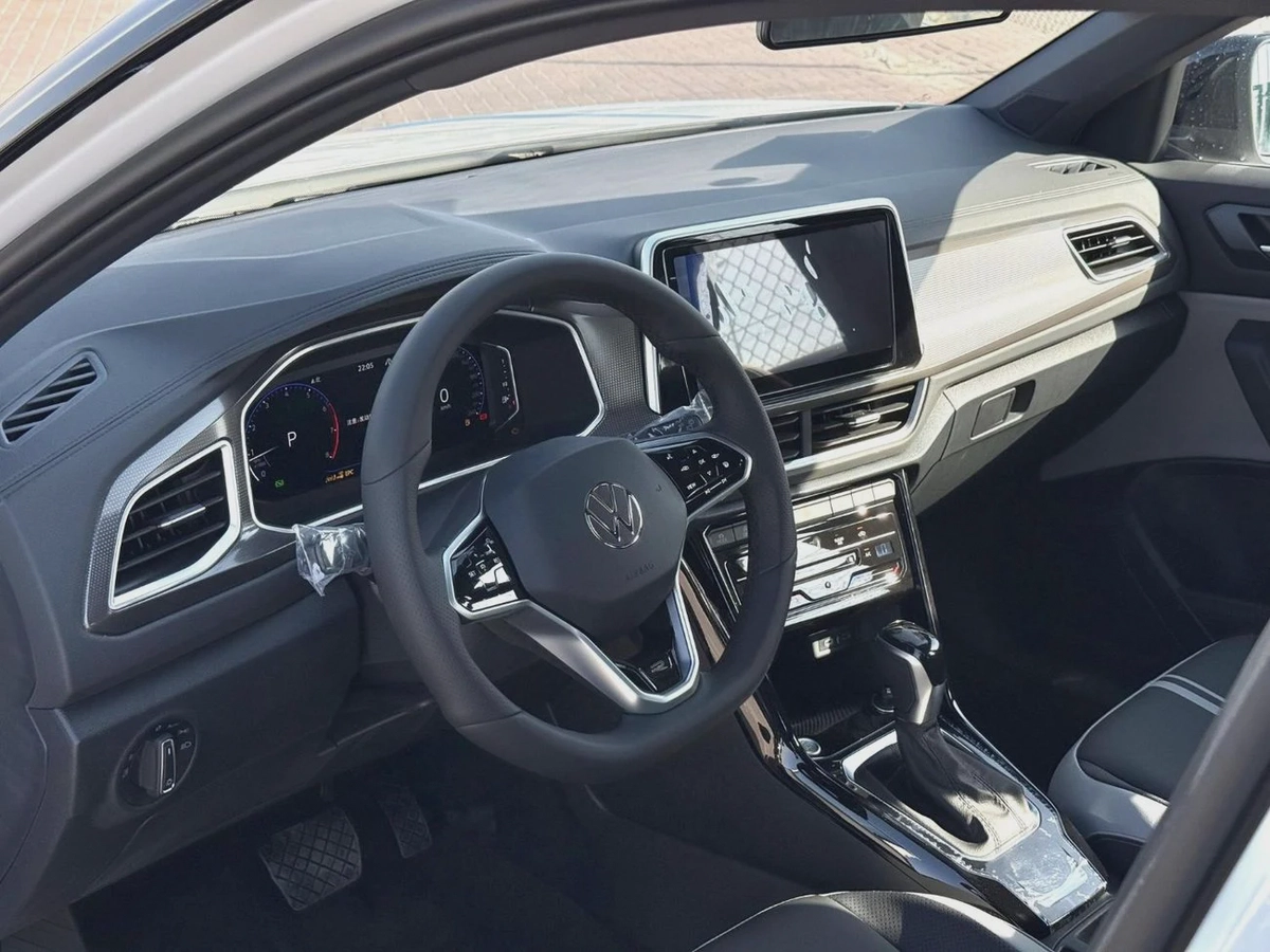 Volkswagen T ROC 300TSI Black Edition 1.5L Petrol 2025 Export Price @ 72,500 AED-21-21