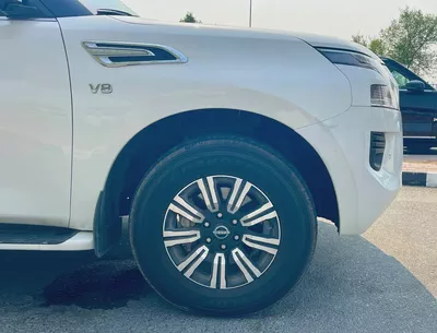 Nissan Patrol LE Titanium 2023 GCC Specs with 83,600 Km Driven-7