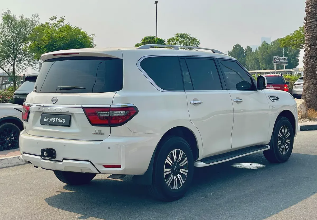 Nissan Patrol LE Titanium 2023 GCC Specs with 83,600 Km Driven-3-3