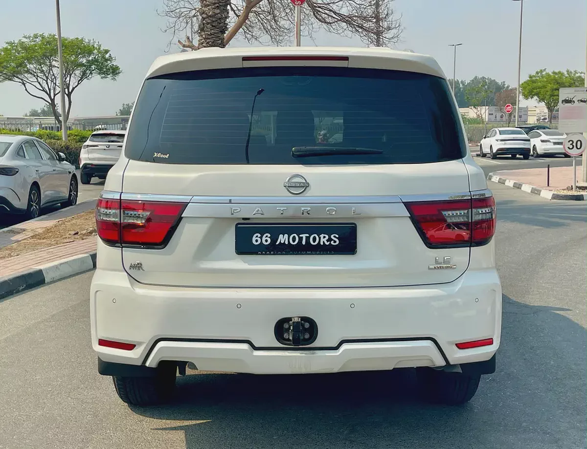 Nissan Patrol LE Titanium 2023 GCC Specs with 83,600 Km Driven-4-4
