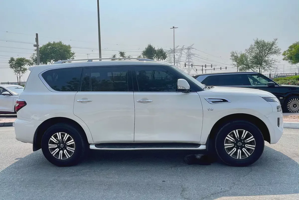 Nissan Patrol LE Titanium 2023 GCC Specs with 83,600 Km Driven-6-6