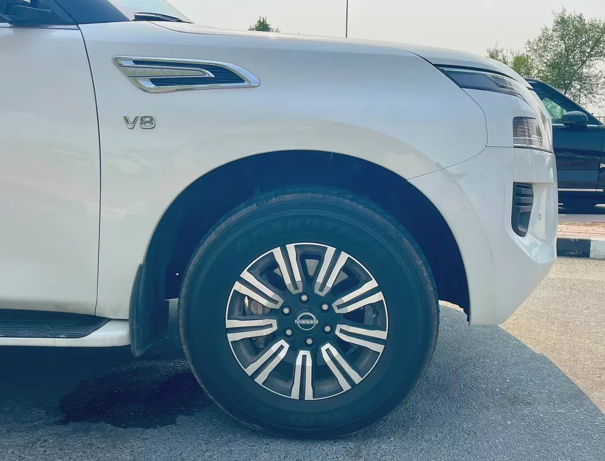 Nissan Patrol LE Titanium 2023 GCC Specs with 83,600 Km Driven-7-7