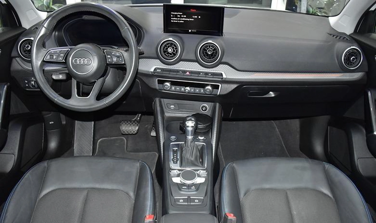 Audi Q2L 30 E-Tron ( 2021 Model ) in White Color Chinese Specs-5-5