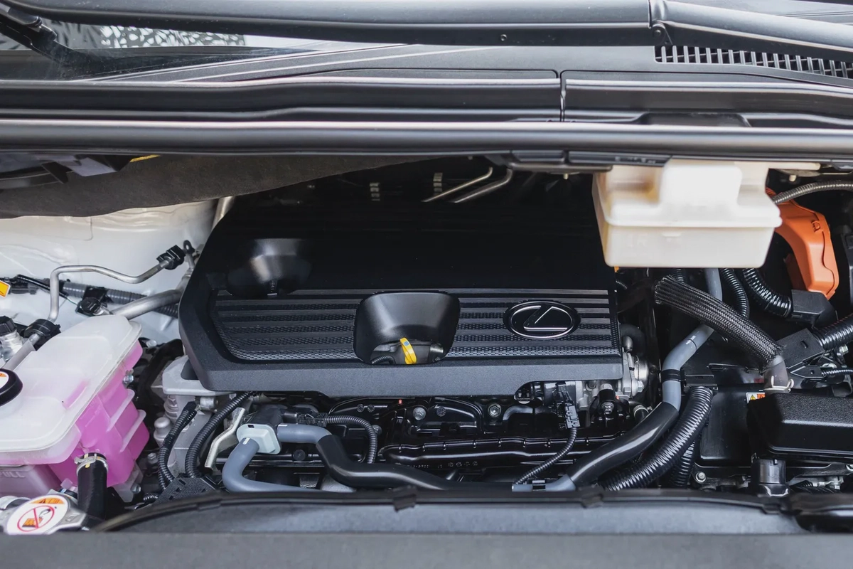 Lexus LM 350h 2024-21-21