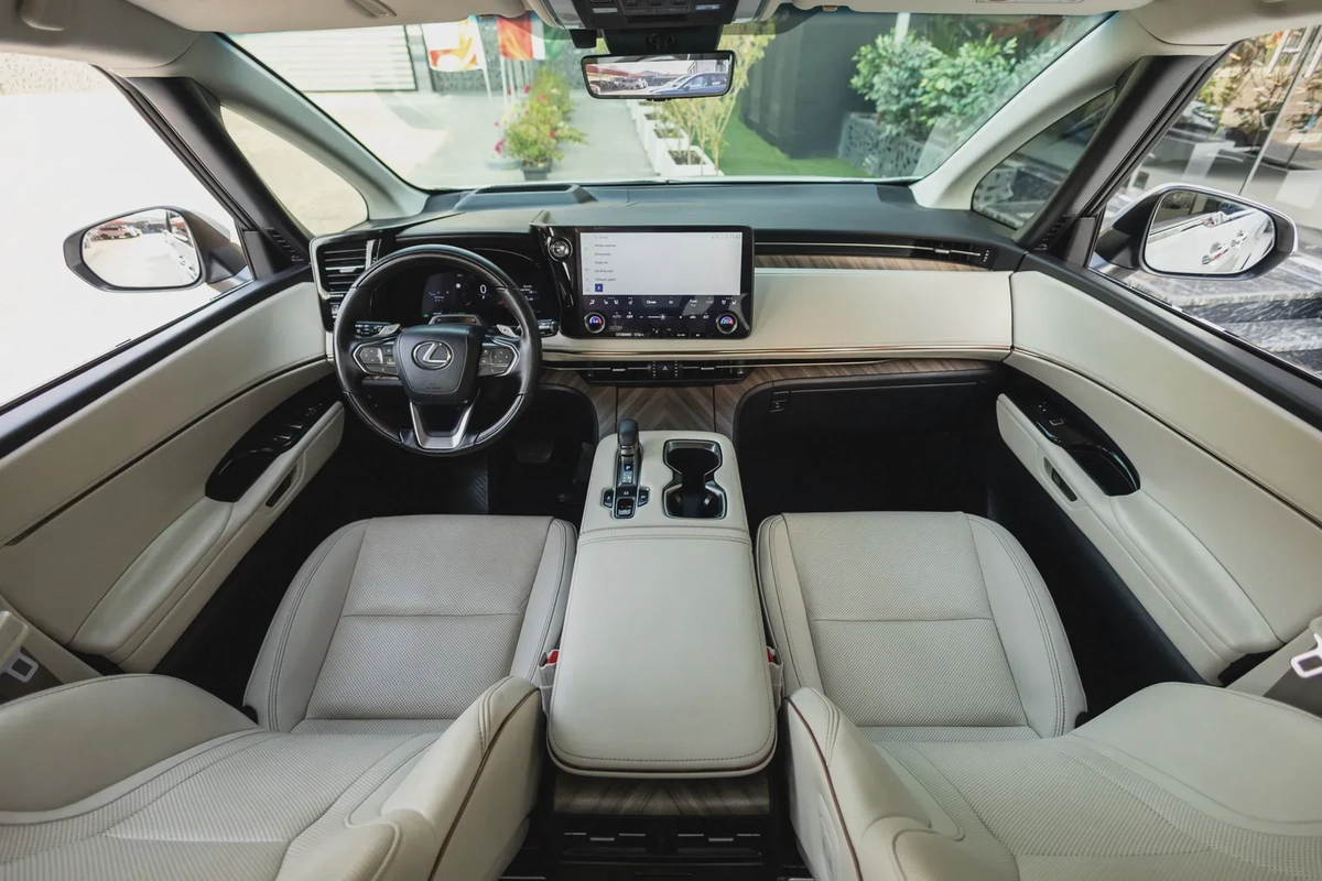 Lexus LM 350h 2024-15-15