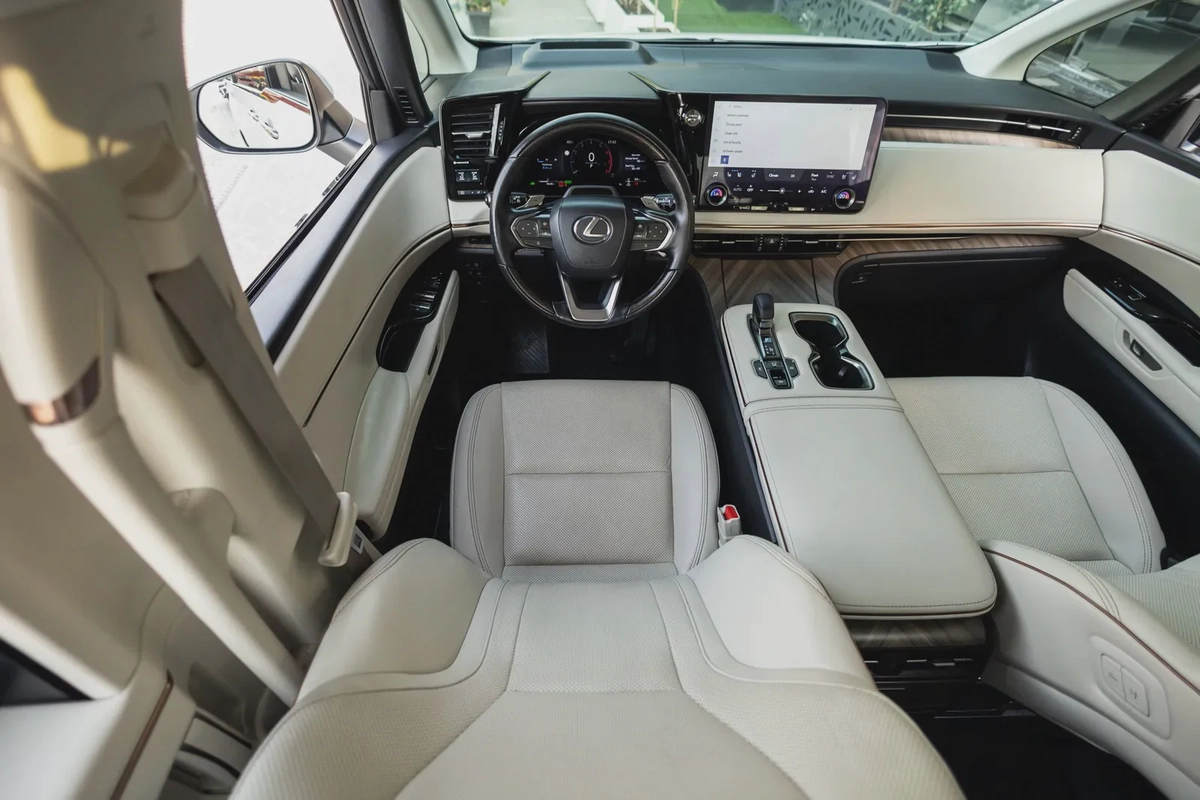 Lexus LM 350h 2024-5-5