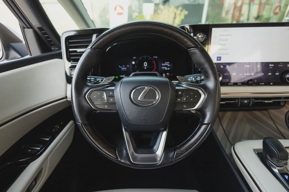 Lexus LM 350h 2024-2-2