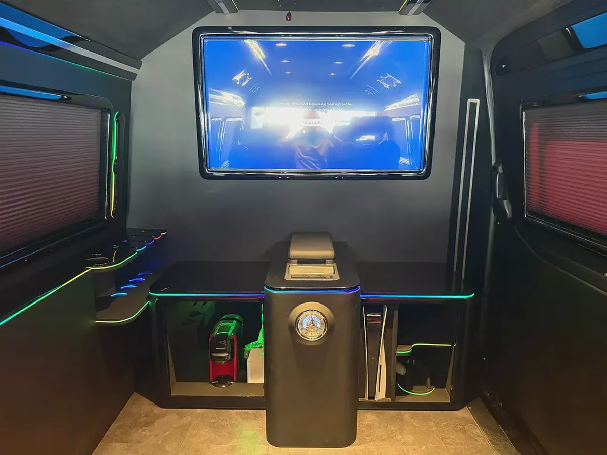 TOYOTA HIACE - 2025 - BRAND NEW - FULL UPGRADE TO VIP - GCC-17-17