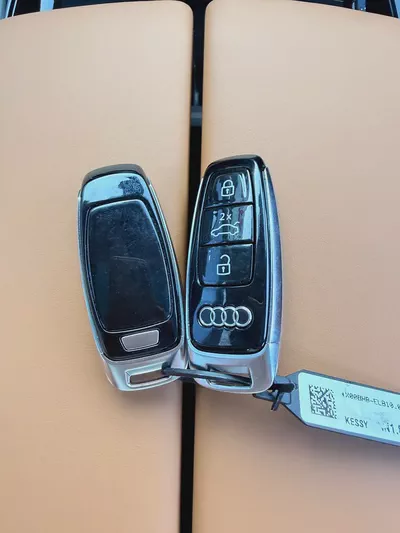 اودي A8L اسود / زعفراني خليجي Audi A8 55 TFSI Quattro 2026 - GCC Specs - Brand New!-16