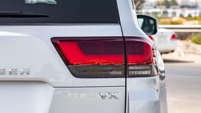 Toyota Land Cruiser VX 3.3L-7