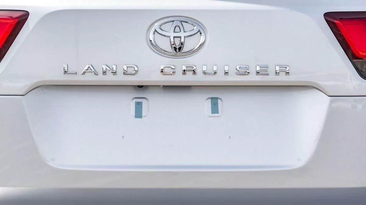 Toyota Land Cruiser VX 3.3L-8-0