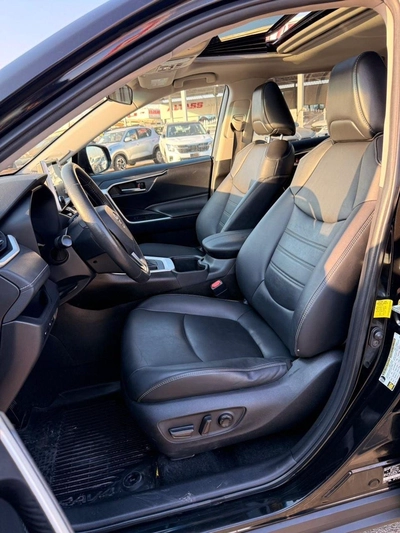 Toyota RAV4 XLE premium 2.5 L Full option-5