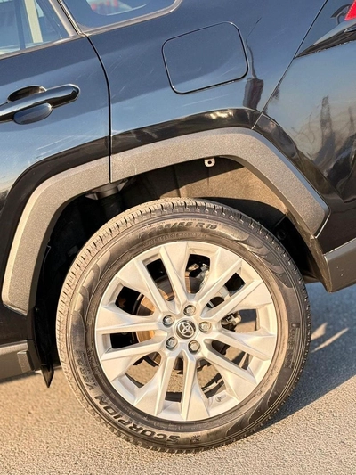 Toyota RAV4 XLE premium 2.5 L Full option-11