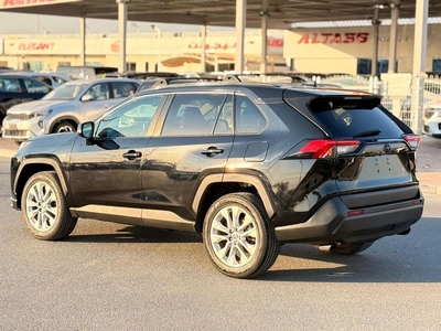 Toyota RAV4 XLE premium 2.5 L Full option-13