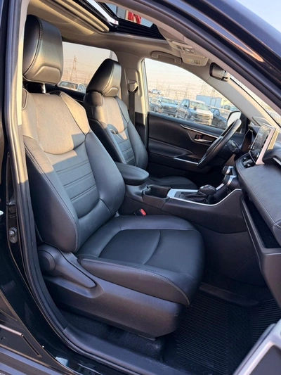 Toyota RAV4 XLE premium 2.5 L Full option-15