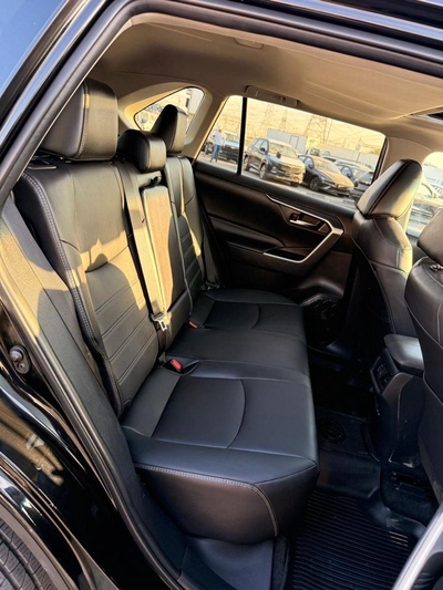 Toyota RAV4 XLE premium 2.5 L Full option-16