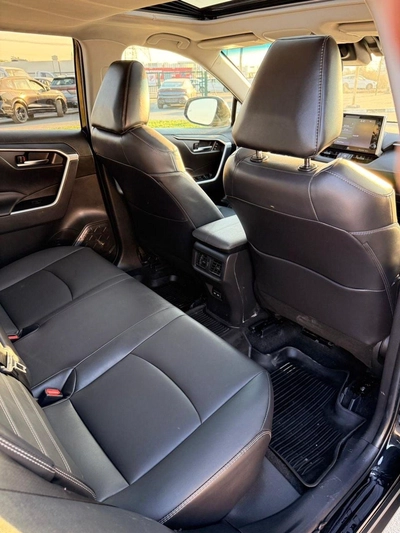 Toyota RAV4 XLE premium 2.5 L Full option-17