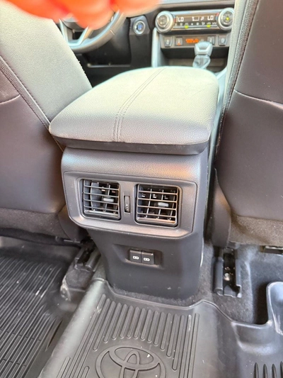 Toyota RAV4 XLE premium 2.5 L Full option-18